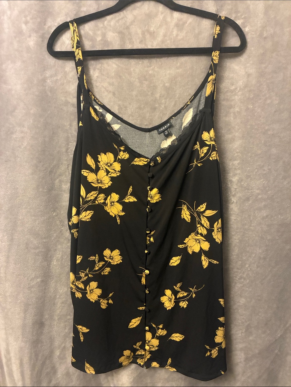 Torrid size 5. EUC. Black and gold floral print cami.